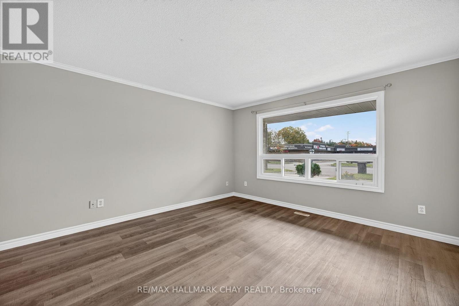 419 Leacock Drive, Barrie, Ontario  L4N 5L8 - Photo 3 - S12477917
