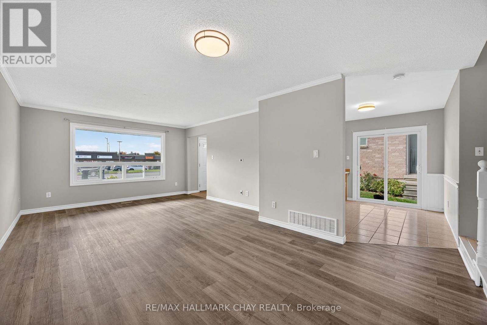 419 Leacock Drive, Barrie, Ontario  L4N 5L8 - Photo 4 - S12477917