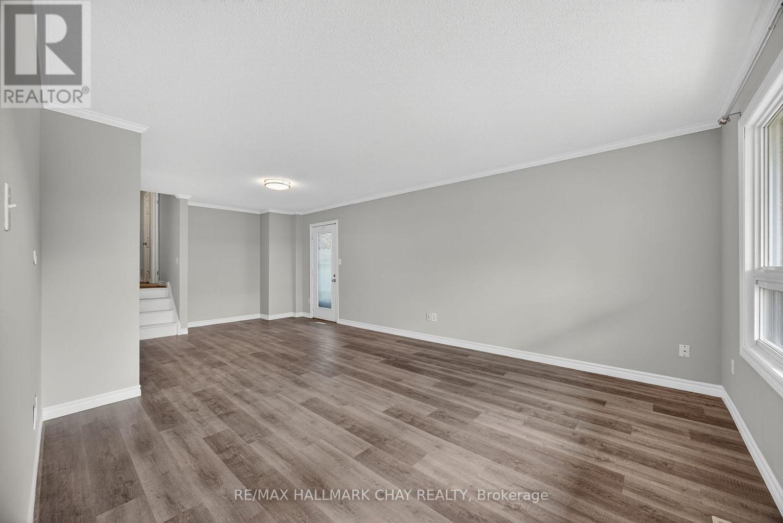 419 Leacock Drive, Barrie, Ontario  L4N 5L8 - Photo 5 - S12477917
