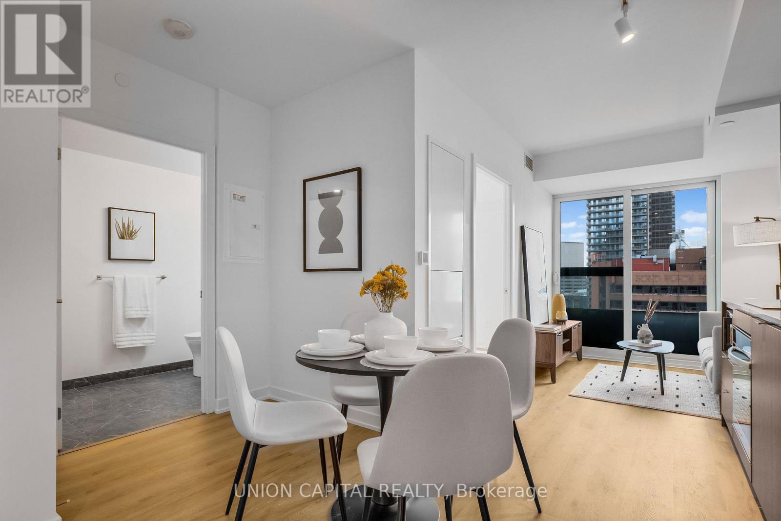 1801 - 252 Church Street, Toronto, Ontario  M5B 0E6 - Photo 2 - C12477967
