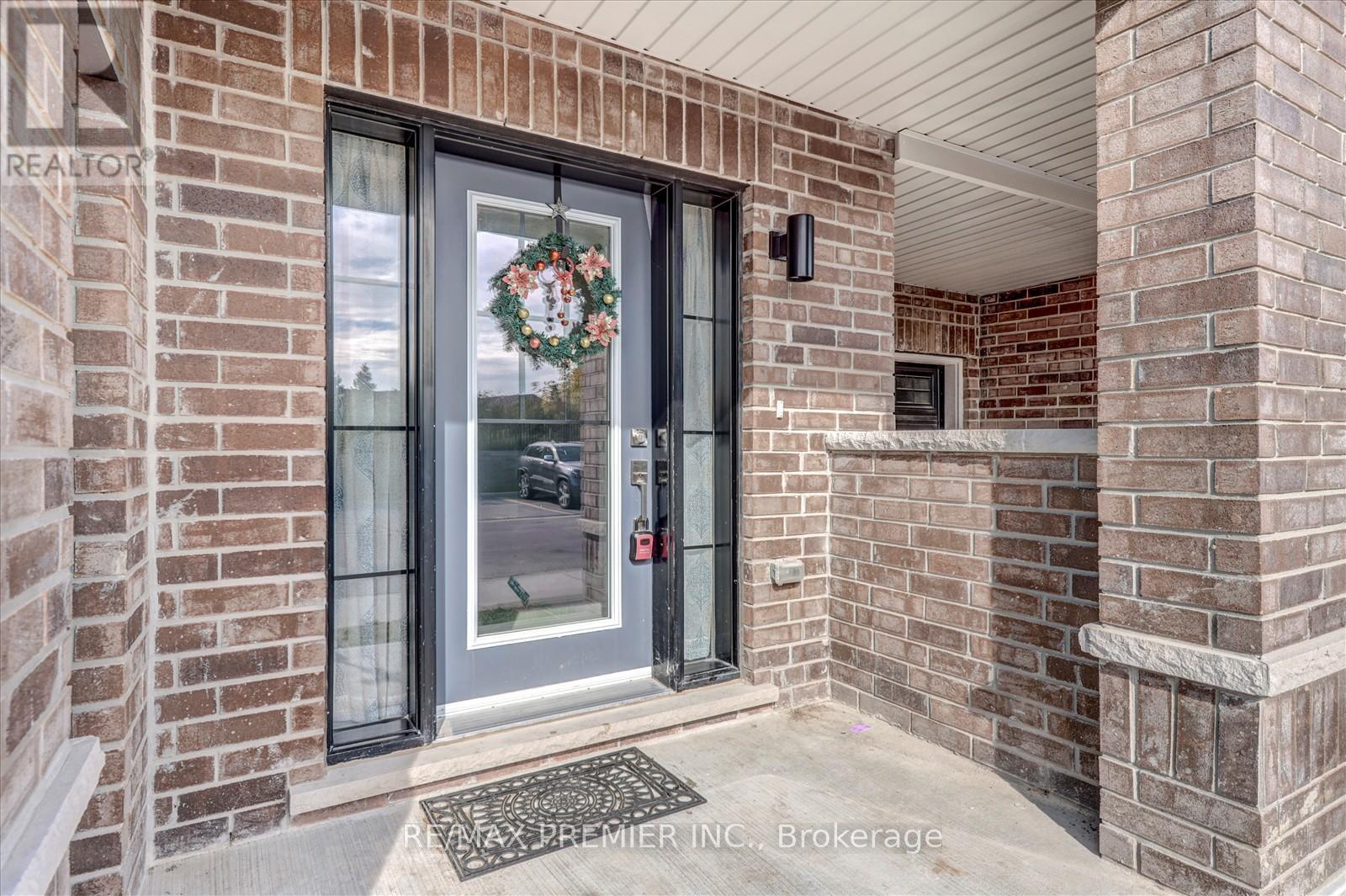 38 King William Way, Clarington, Ontario  L1C 7E8 - Photo 4 - E12477923