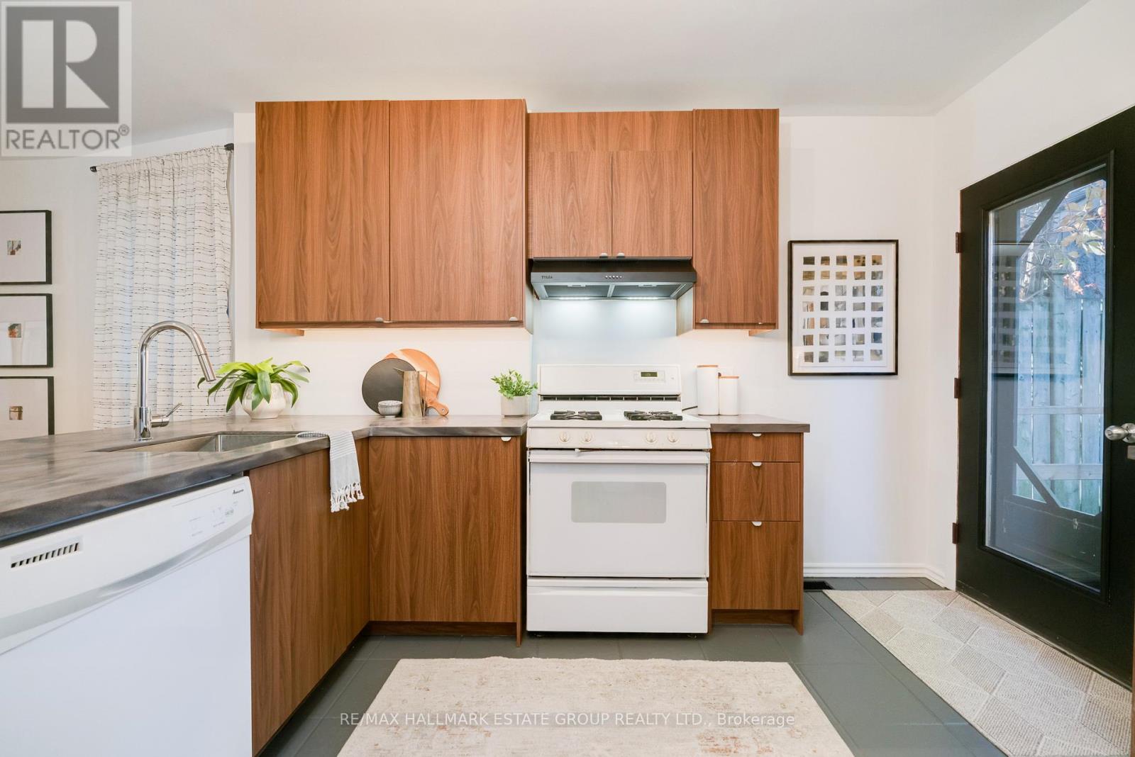 4 Riverdale Avenue, Toronto (North Riverdale), Ontario  M4K 1C3 - Photo 16 - E12477924