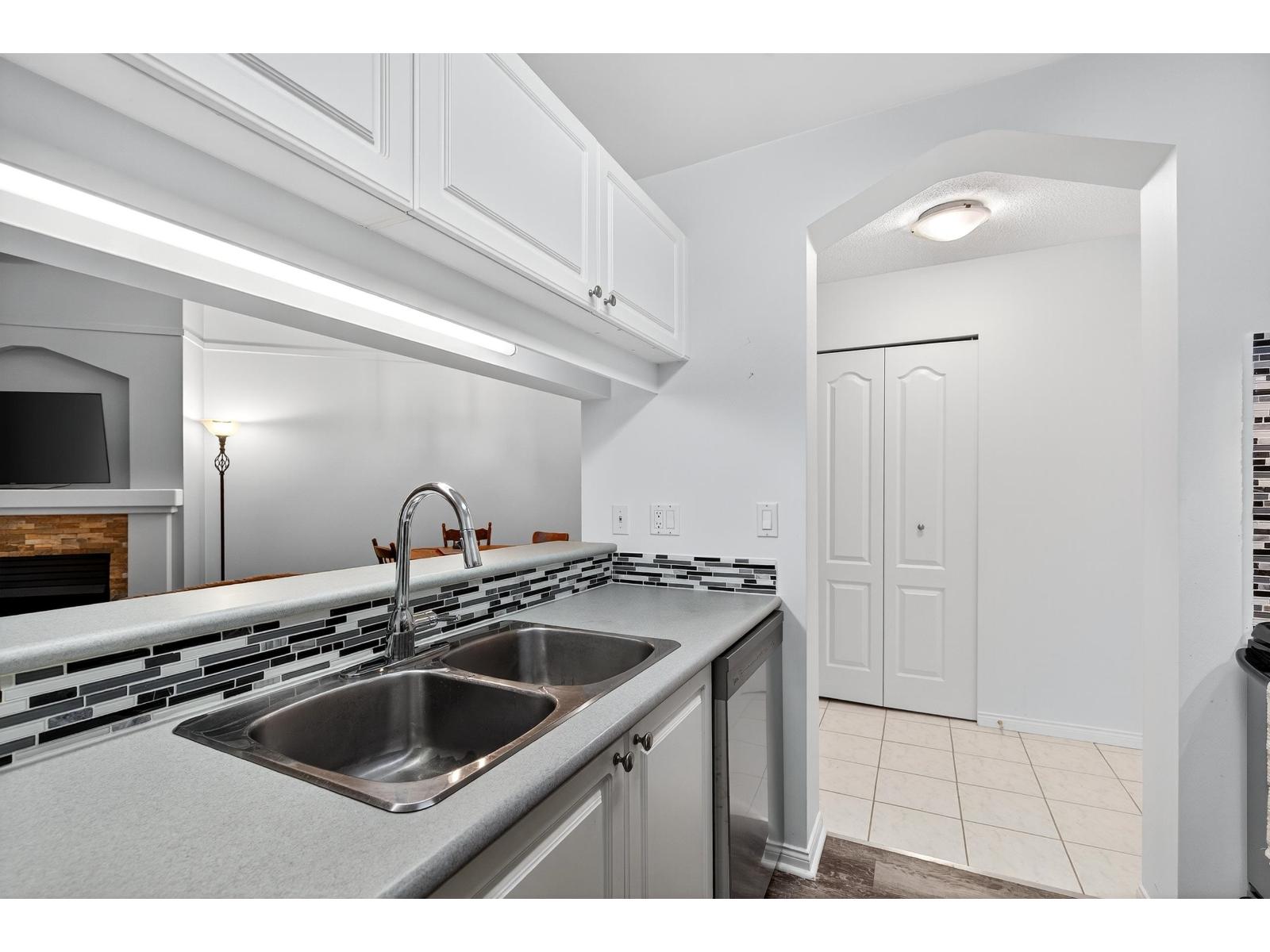 322 19528 Fraser Highway, Surrey, British Columbia  V3S 8P4 - Photo 11 - R3060938