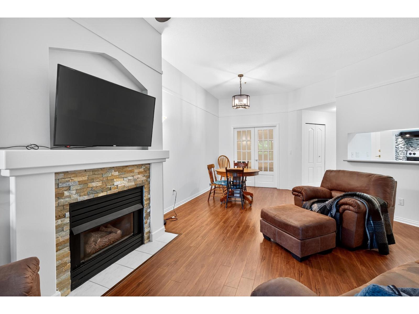 322 19528 Fraser Highway, Surrey, British Columbia  V3S 8P4 - Photo 4 - R3060938