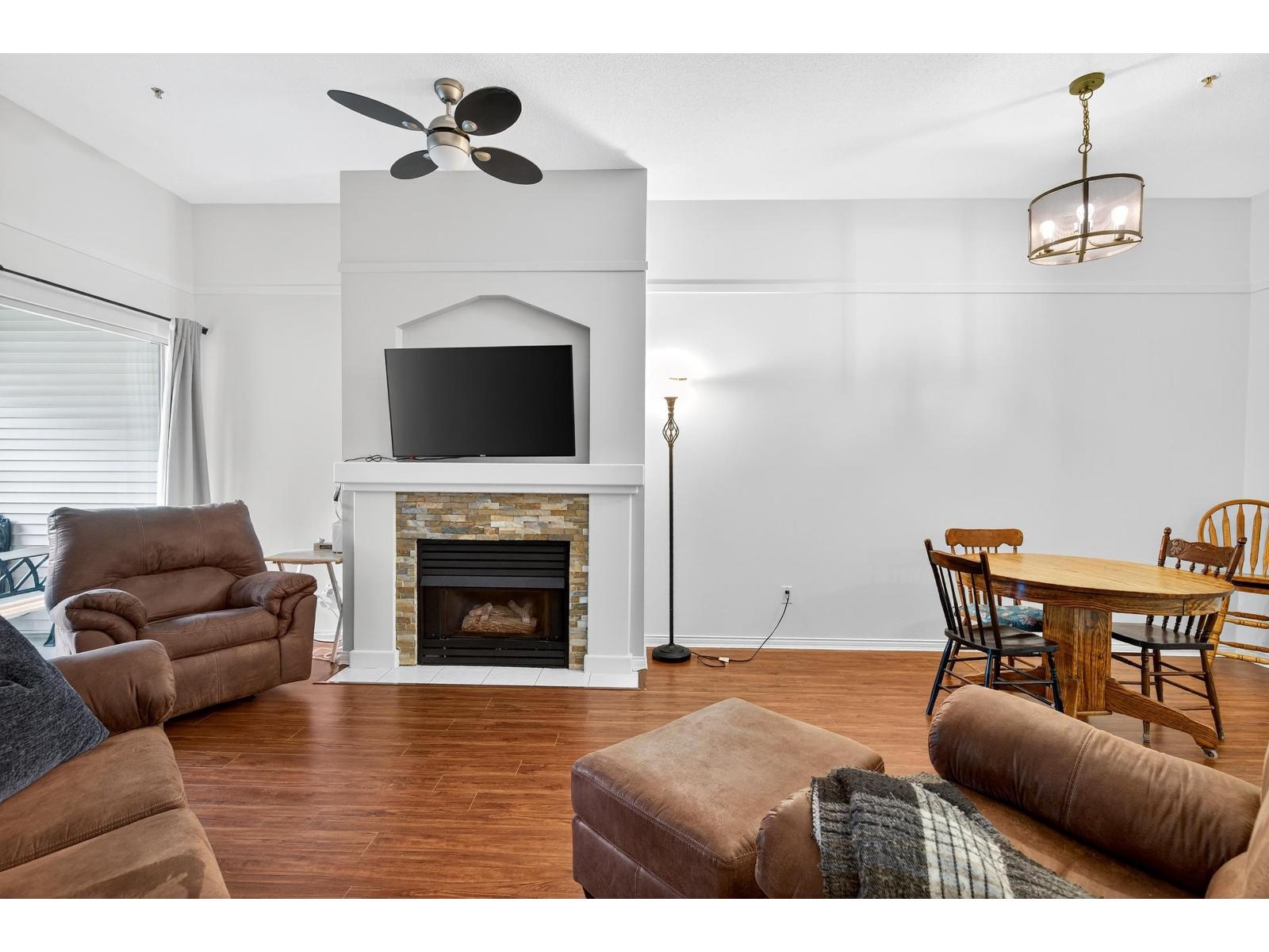 322 19528 Fraser Highway, Surrey, British Columbia  V3S 8P4 - Photo 2 - R3060938