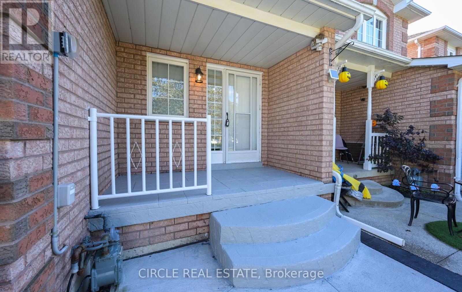 32 Torada Court, Brampton, Ontario  L7A 1H6 - Photo 2 - W12475744
