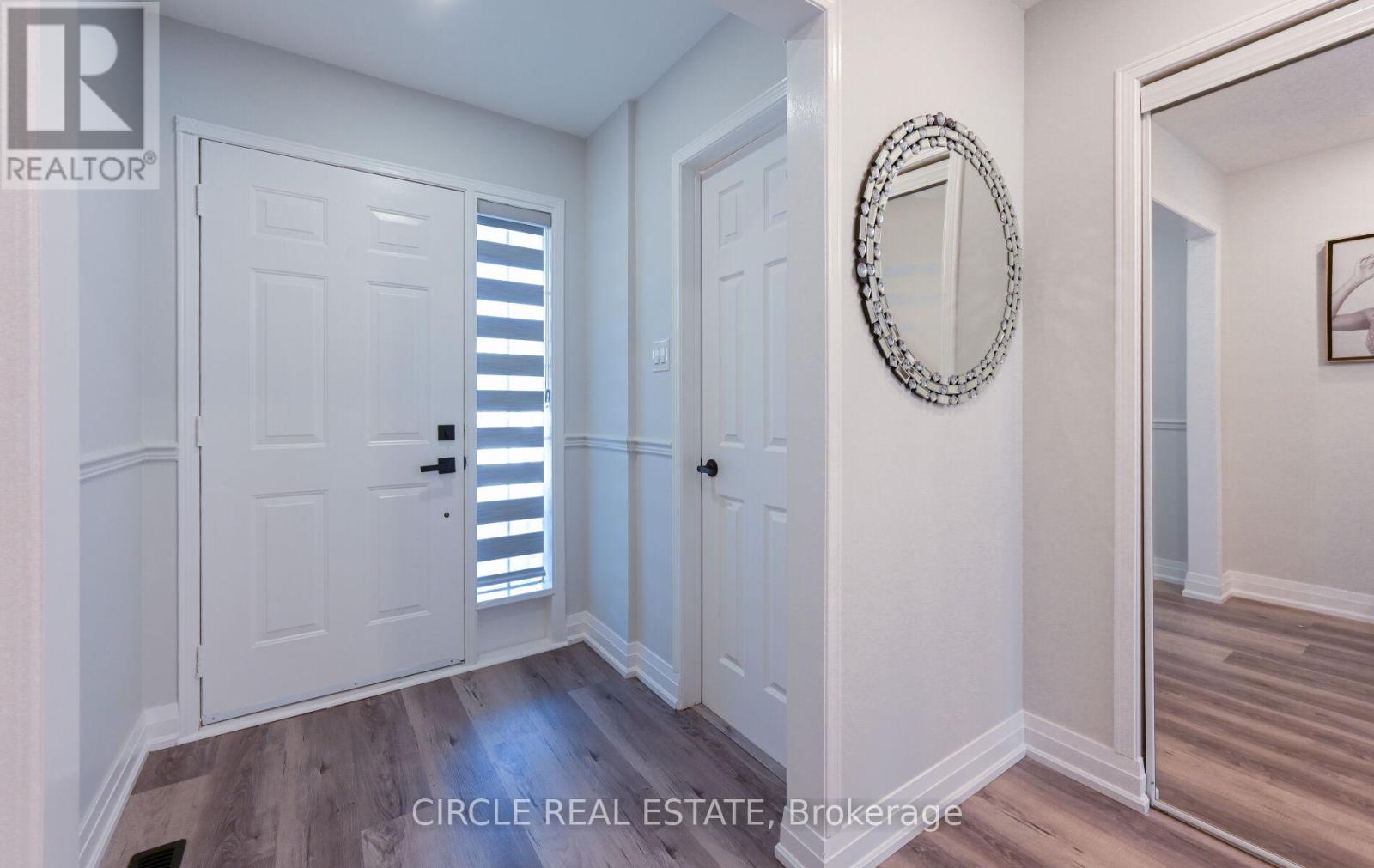 32 Torada Court, Brampton, Ontario  L7A 1H6 - Photo 4 - W12475744