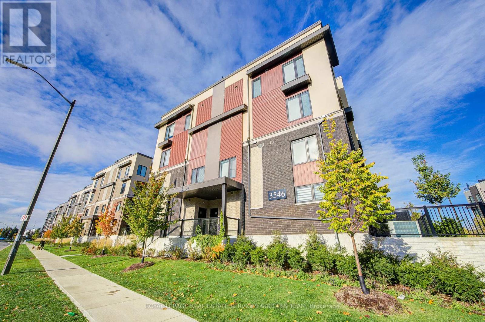 # 2 - 3546 Colonial Drive, Mississauga, Ontario  L5L 0C1 - Photo 4 - W12477806