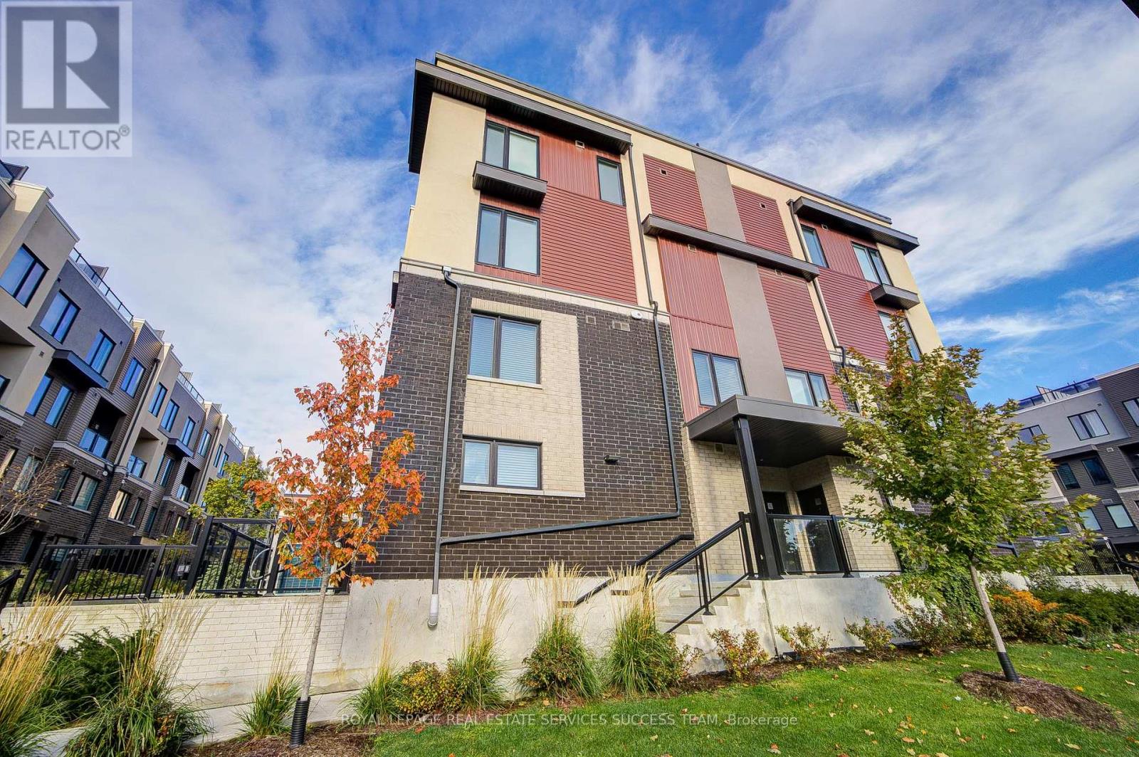 # 2 - 3546 Colonial Drive, Mississauga, Ontario  L5L 0C1 - Photo 5 - W12477806