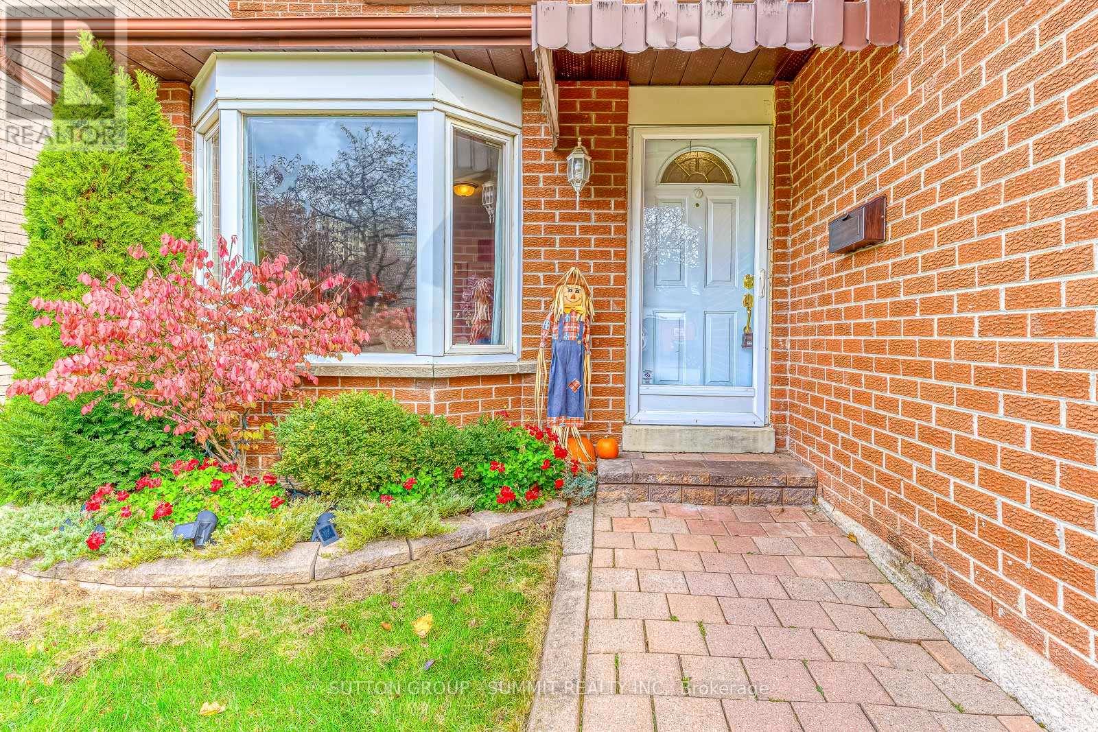 6601 Eastridge Road, Mississauga, Ontario  L5N 4L8 - Photo 2 - W12477819