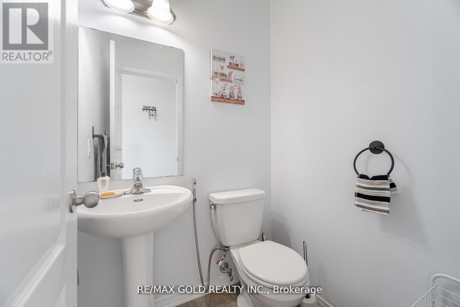 62 Valley Lane, Caledon, Ontario  L7C 4A7 - Photo 16 - W12477825