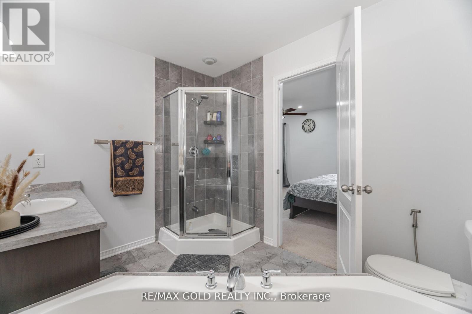 62 Valley Lane, Caledon, Ontario  L7C 4A7 - Photo 22 - W12477825