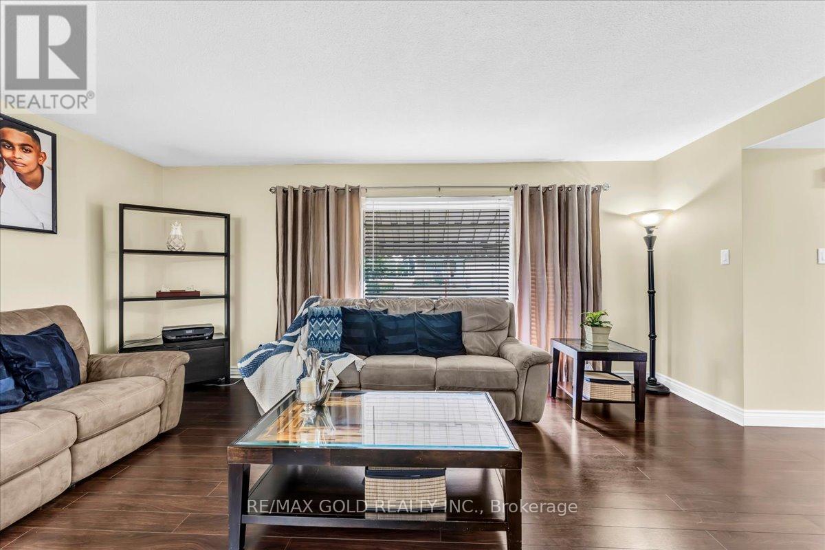 53 Dorchester Drive, Brampton, Ontario  L6T 3E2 - Photo 10 - W12477829