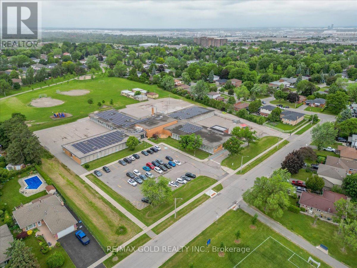 53 Dorchester Drive, Brampton, Ontario  L6T 3E2 - Photo 46 - W12477829