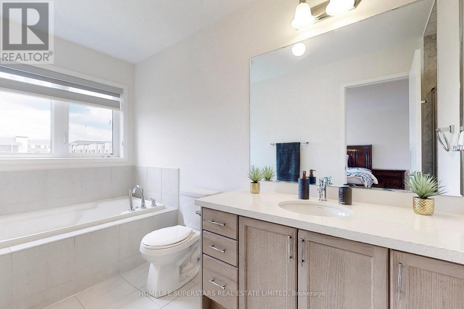 154 Landsbridge Street, Caledon, Ontario  L7E 2C8 - Photo 24 - W12477831