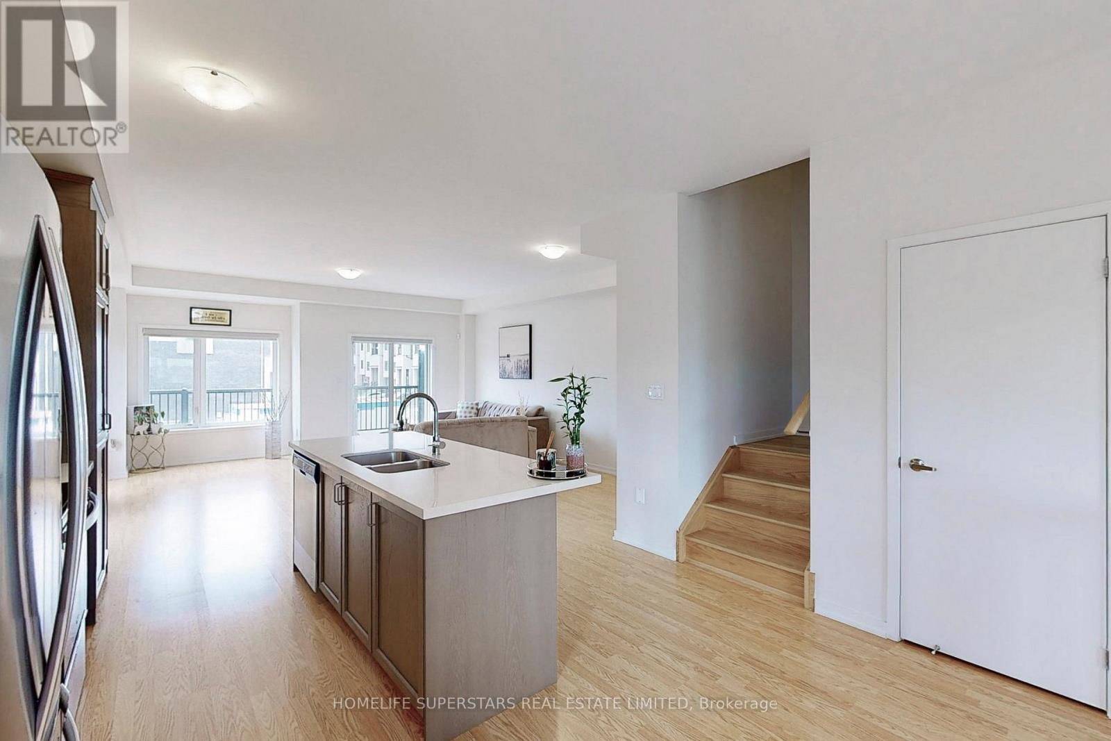 154 Landsbridge Street, Caledon, Ontario  L7E 2C8 - Photo 6 - W12477831