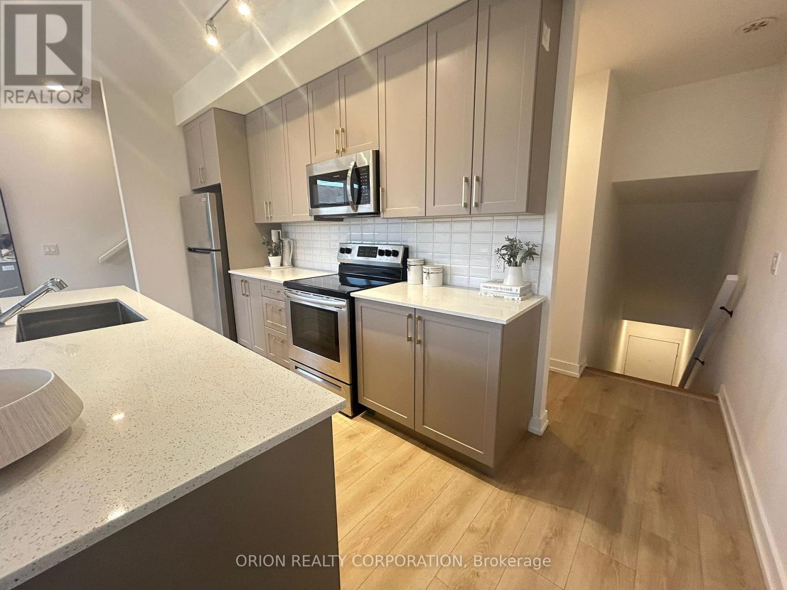 336 - 3078 Sixth Line, Oakville, Ontario  L6M 4J9 - Photo 2 - W12477898