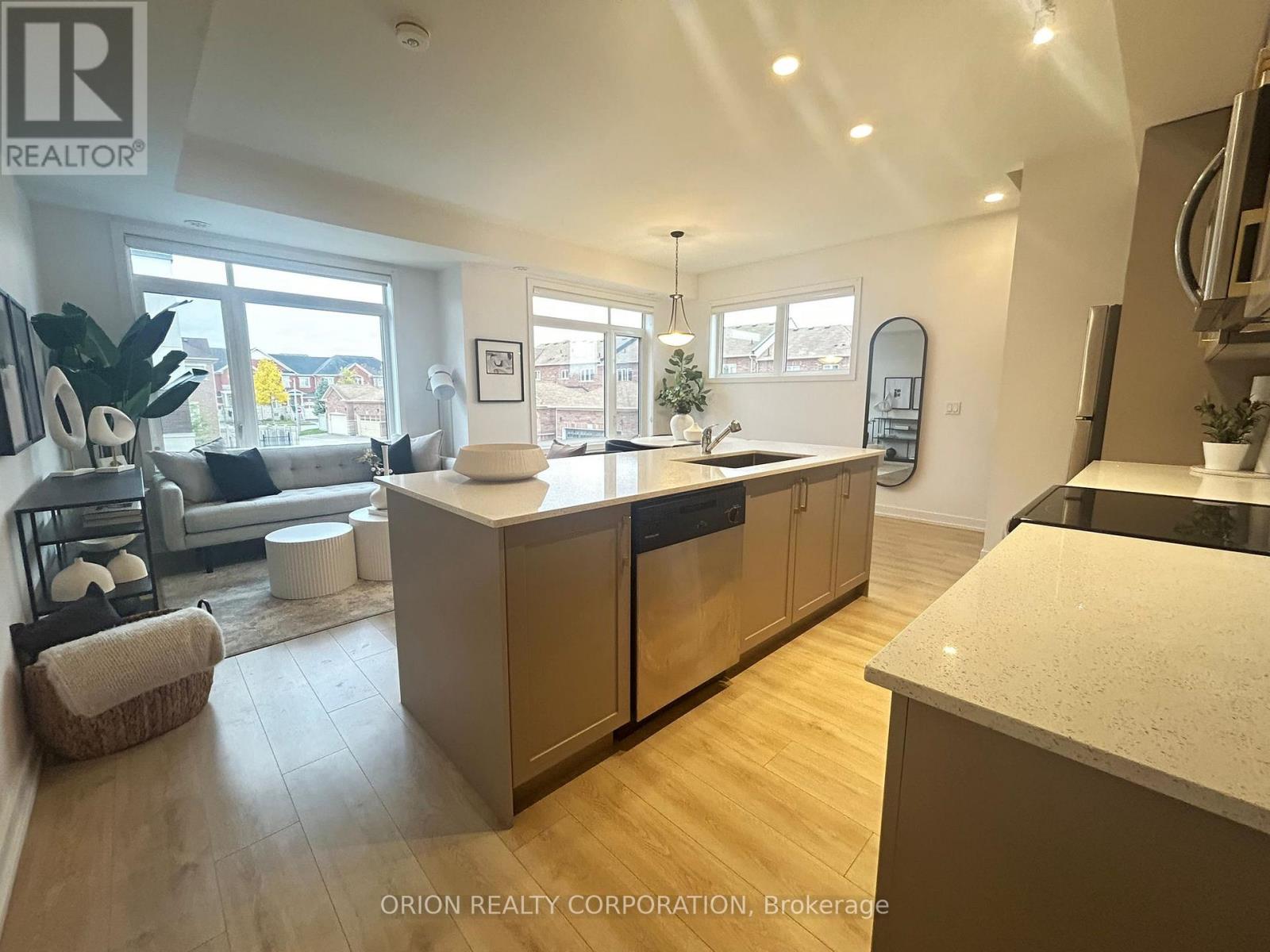 336 - 3078 Sixth Line, Oakville, Ontario  L6M 4J9 - Photo 3 - W12477898