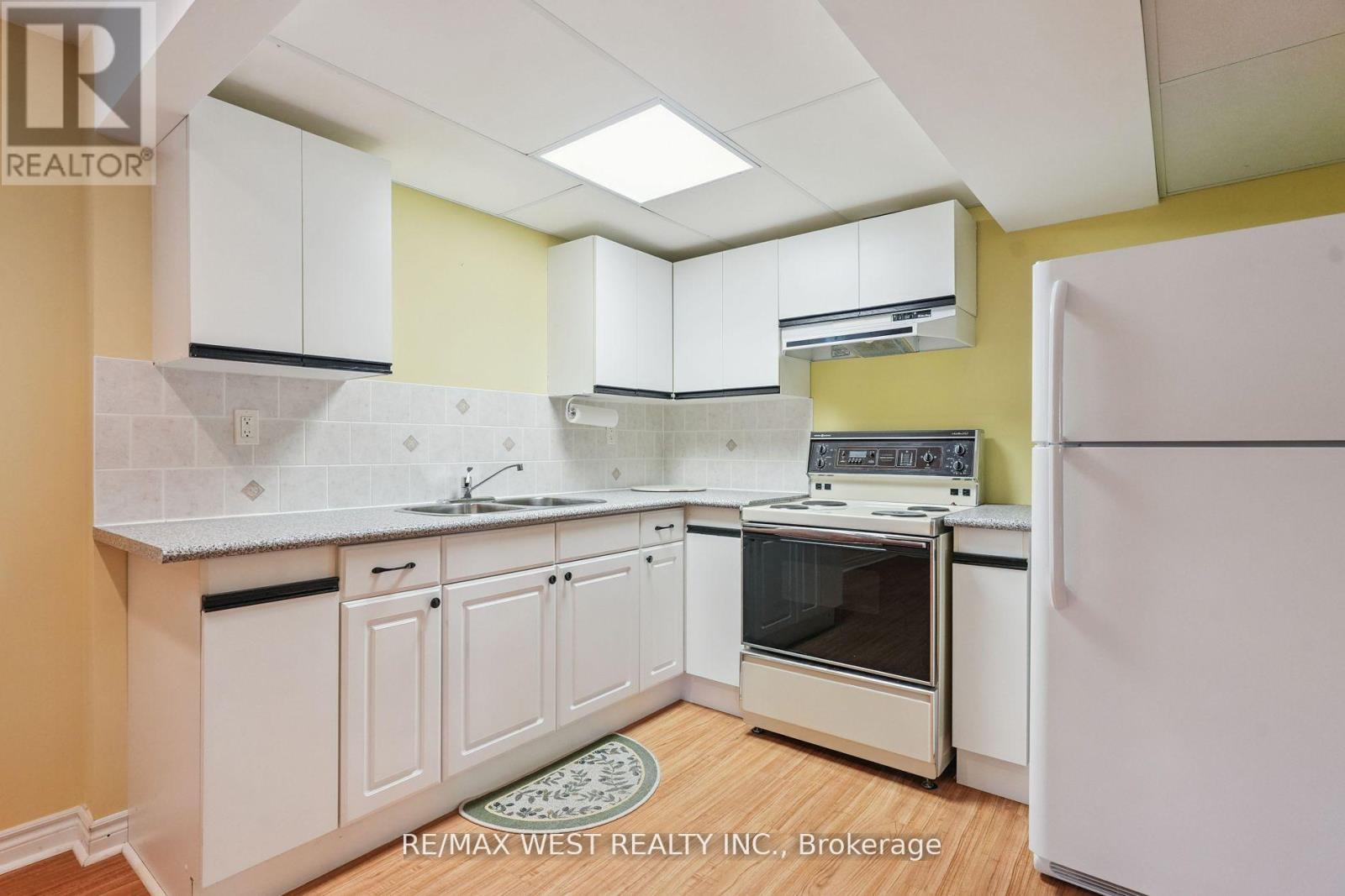 42 Windrose Court, Vaughan, Ontario  L4L 9G9 - Photo 8 - N12477918