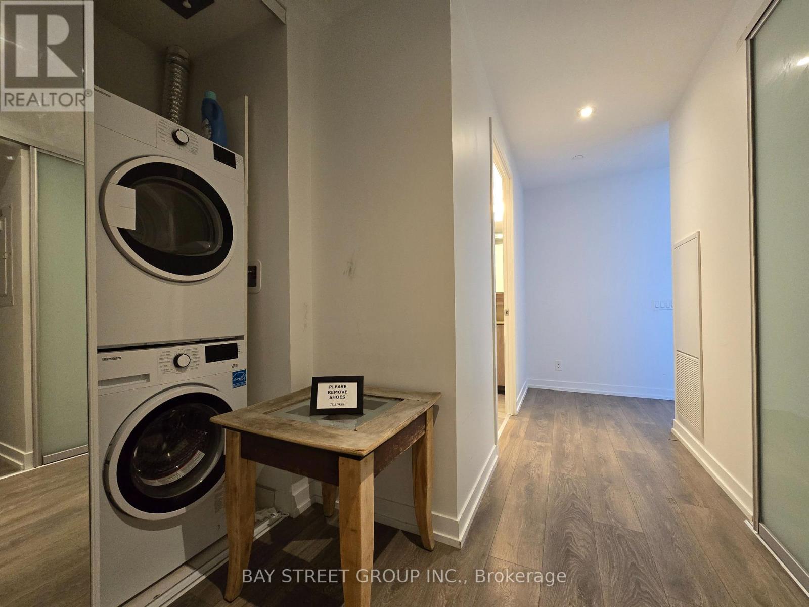 2708 - 950 Portage Parkway, Vaughan, Ontario  L4K 0J7 - Photo 2 - N12477925