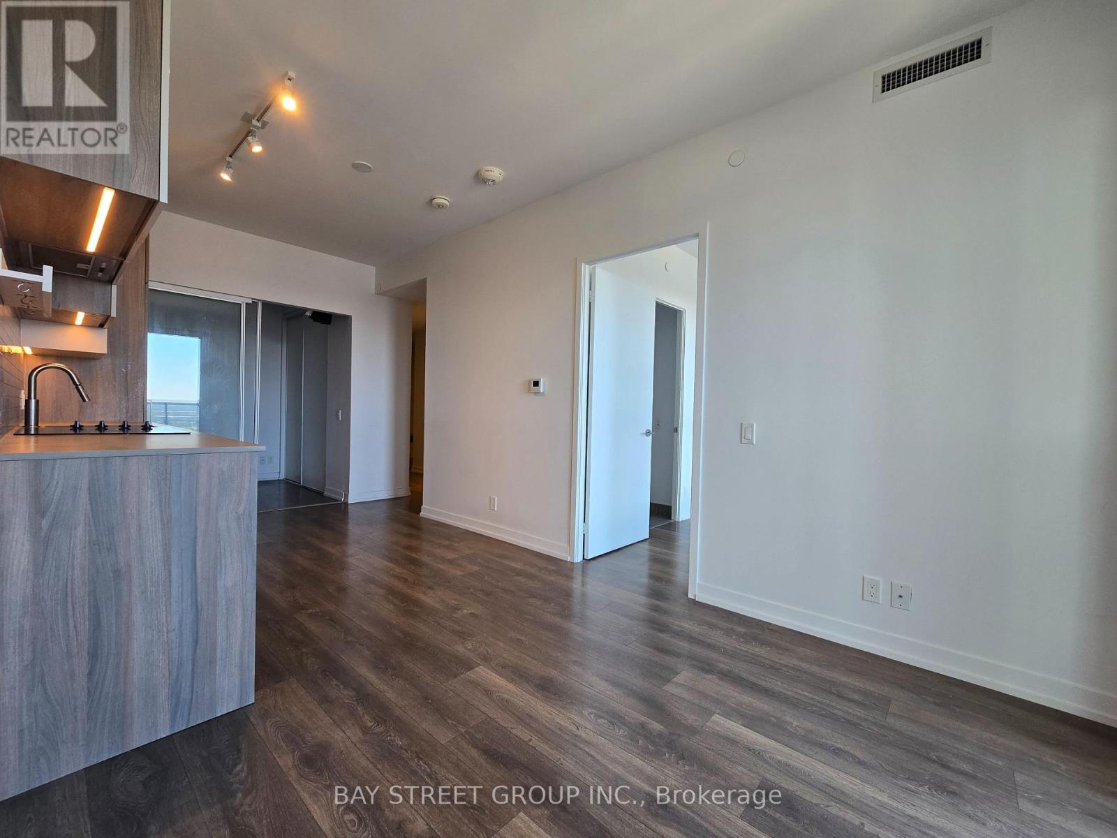 2708 - 950 Portage Parkway, Vaughan, Ontario  L4K 0J7 - Photo 7 - N12477925