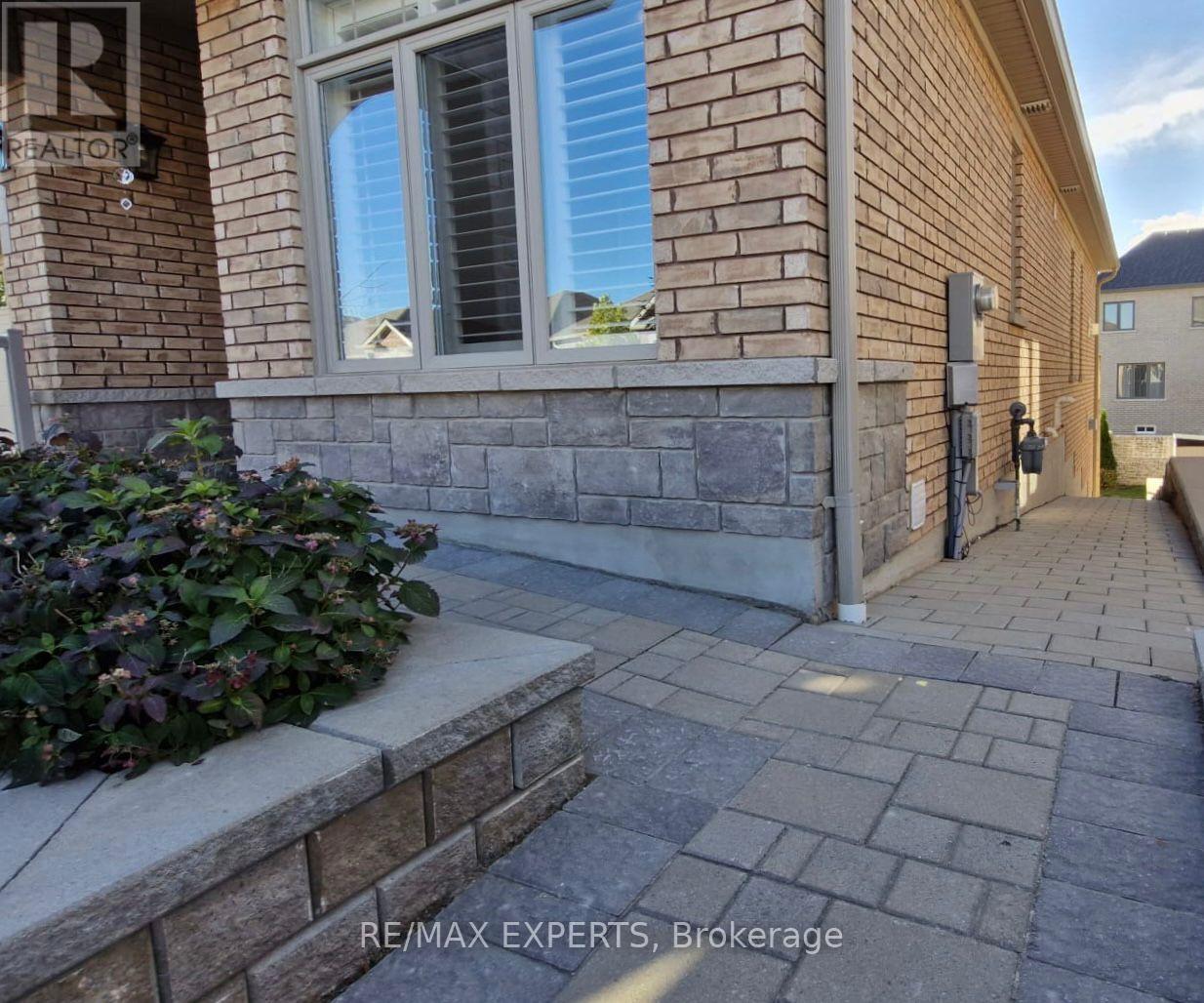 32 - 68 Summerhill Drive, New Tecumseth, Ontario  L9R 0S5 - Photo 4 - N12477942