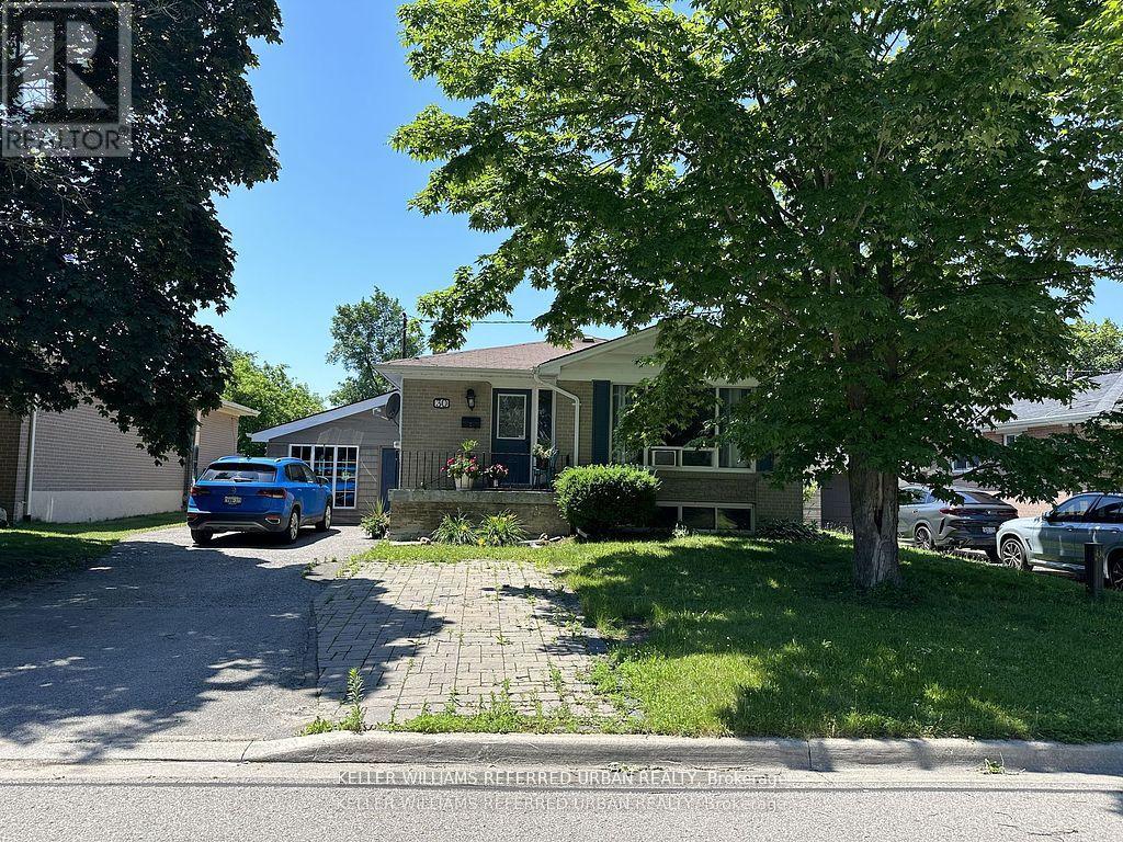 MAIN - 30 COLLINS CRESCENT, Aurora, Ontario