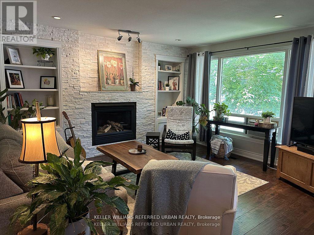 Main - 30 Collins Crescent, Aurora, Ontario  L4G 2W2 - Photo 2 - N12477959