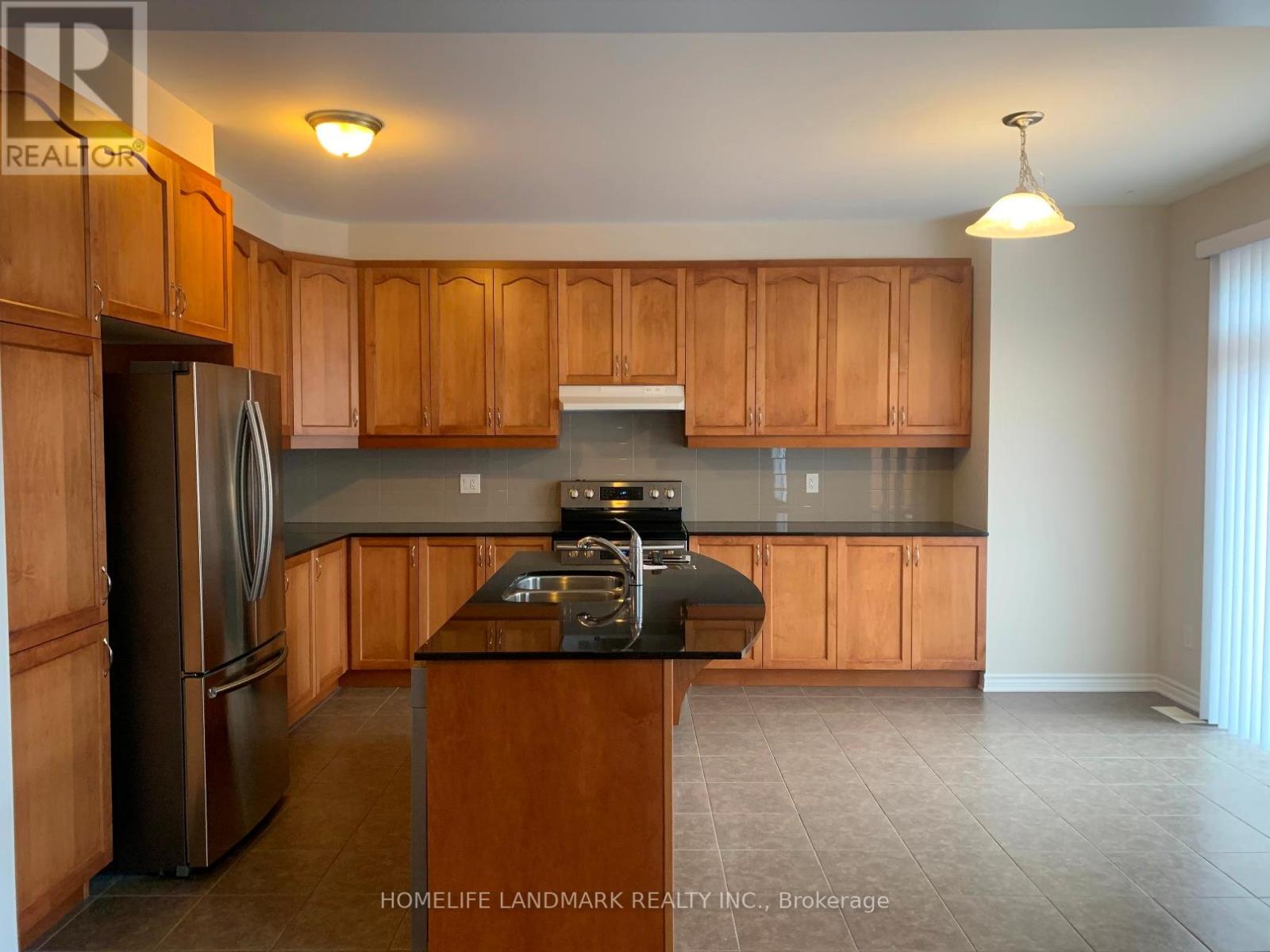 753 Rosehill Avenue, Ottawa, Ontario  K2S 0X1 - Photo 7 - X12477788