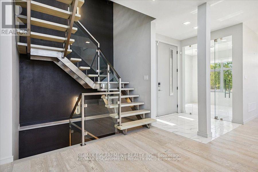 4 Sunrow Gate, Hamilton, Ontario  L8E 5C1 - Photo 14 - X12477789