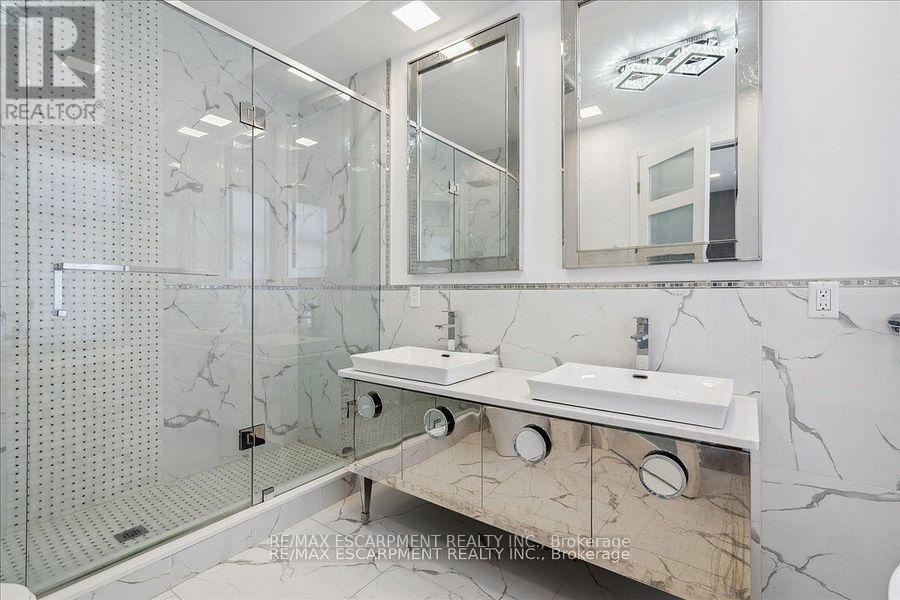 4 Sunrow Gate, Hamilton, Ontario  L8E 5C1 - Photo 18 - X12477789