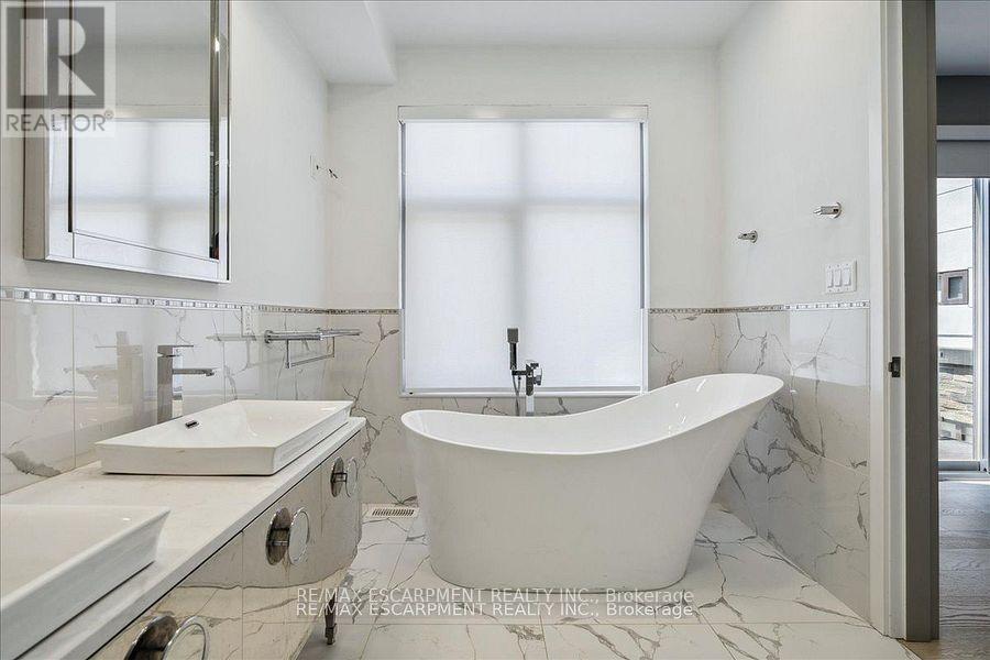 4 Sunrow Gate, Hamilton, Ontario  L8E 5C1 - Photo 20 - X12477789
