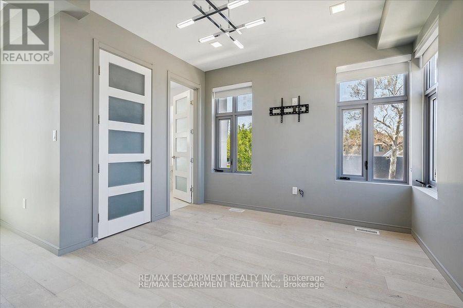 4 Sunrow Gate, Hamilton, Ontario  L8E 5C1 - Photo 23 - X12477789