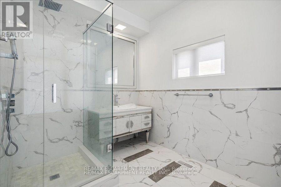 4 Sunrow Gate, Hamilton, Ontario  L8E 5C1 - Photo 24 - X12477789