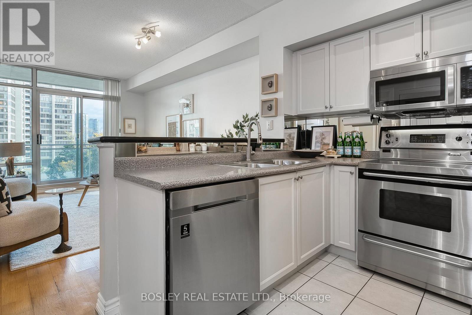 518 - 5 Marine Parade Drive, Toronto, Ontario  M8V 4B4 - Photo 11 - W12477947