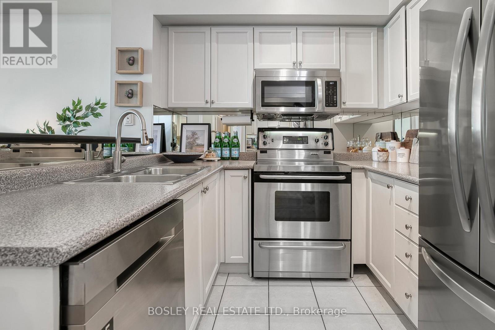 518 - 5 Marine Parade Drive, Toronto, Ontario  M8V 4B4 - Photo 12 - W12477947