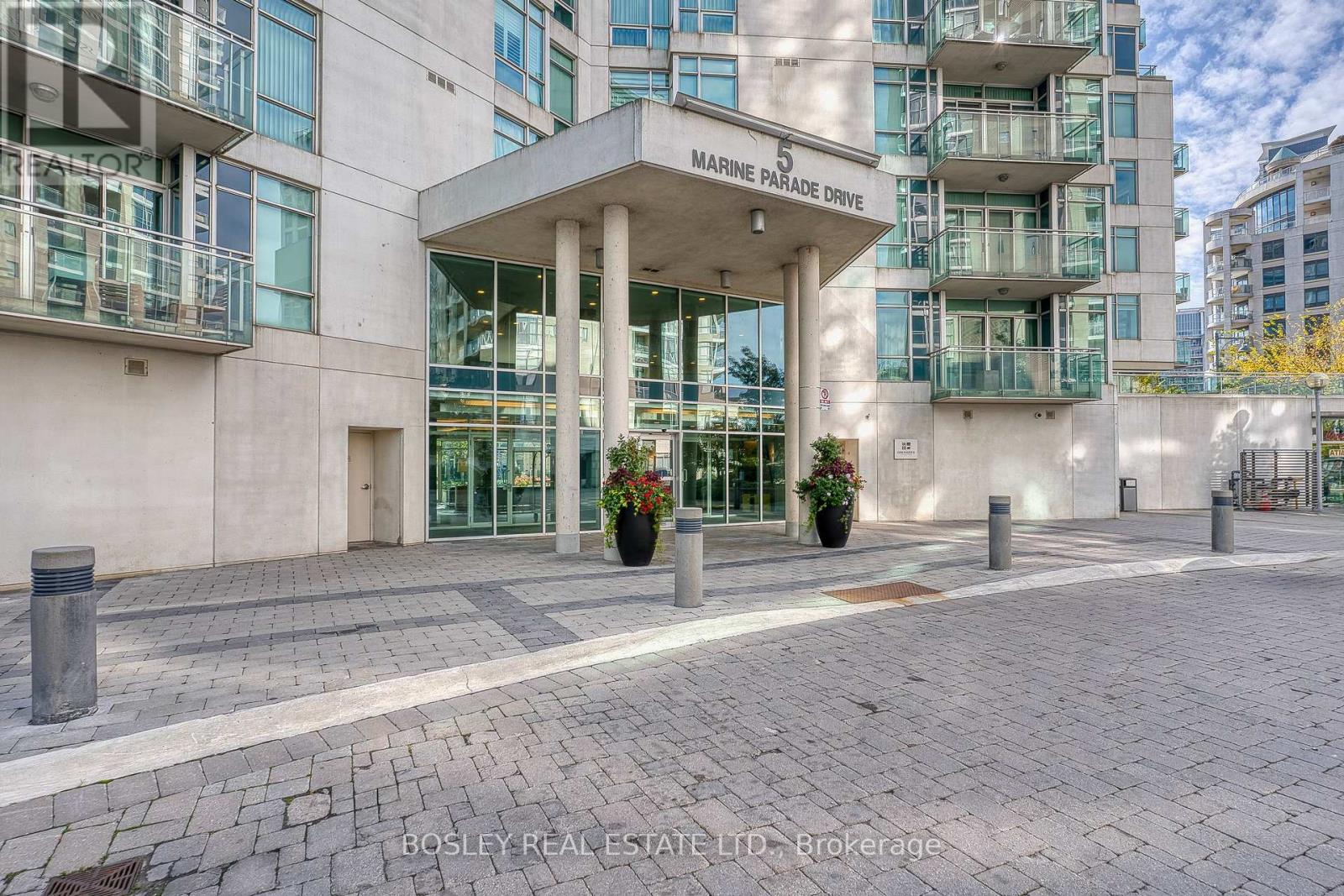 518 - 5 Marine Parade Drive, Toronto, Ontario  M8V 4B4 - Photo 2 - W12477947