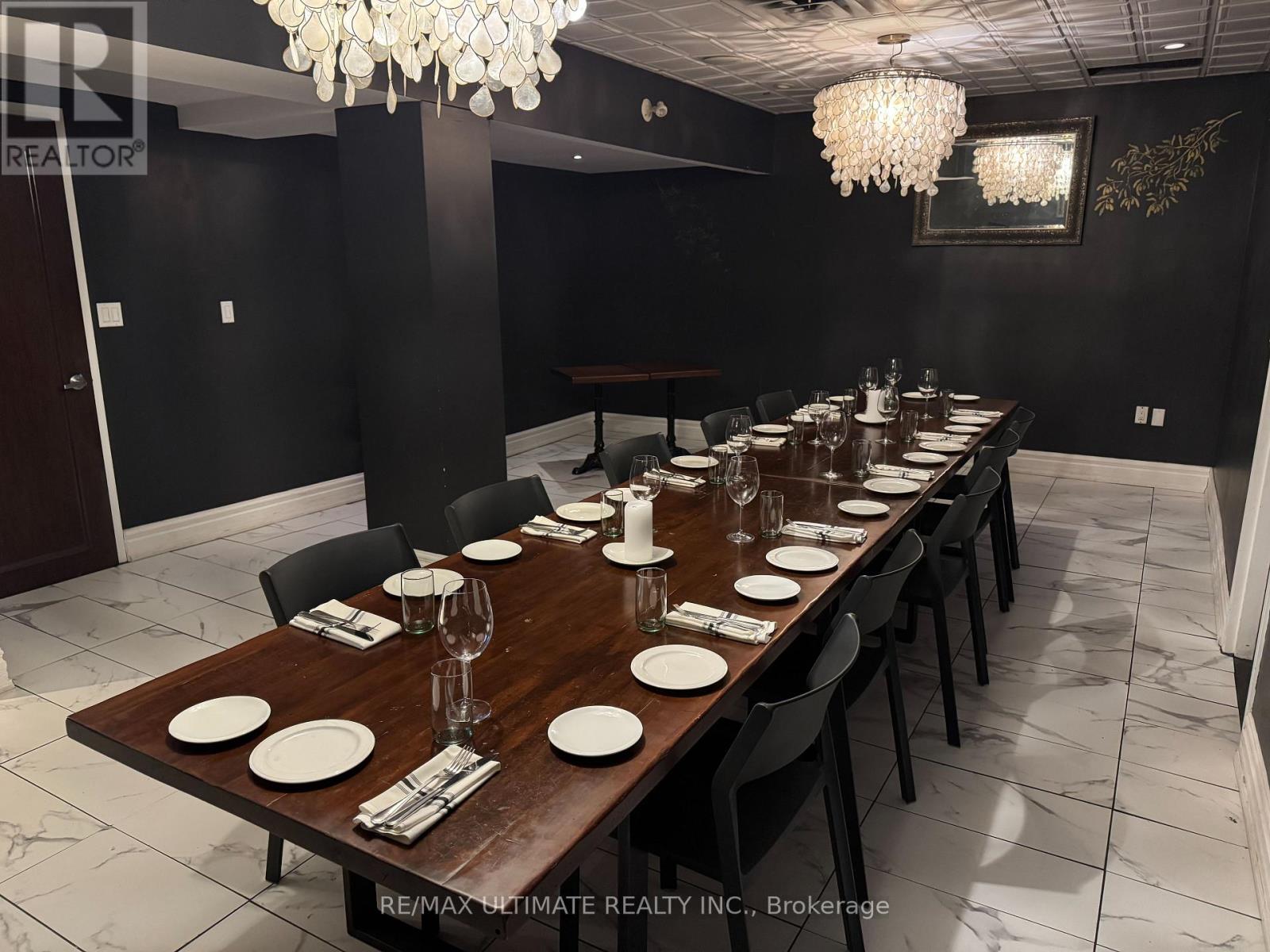266 Lakeshore Road E, Oakville, Ontario  L6J 1J1 - Photo 8 - W12477956