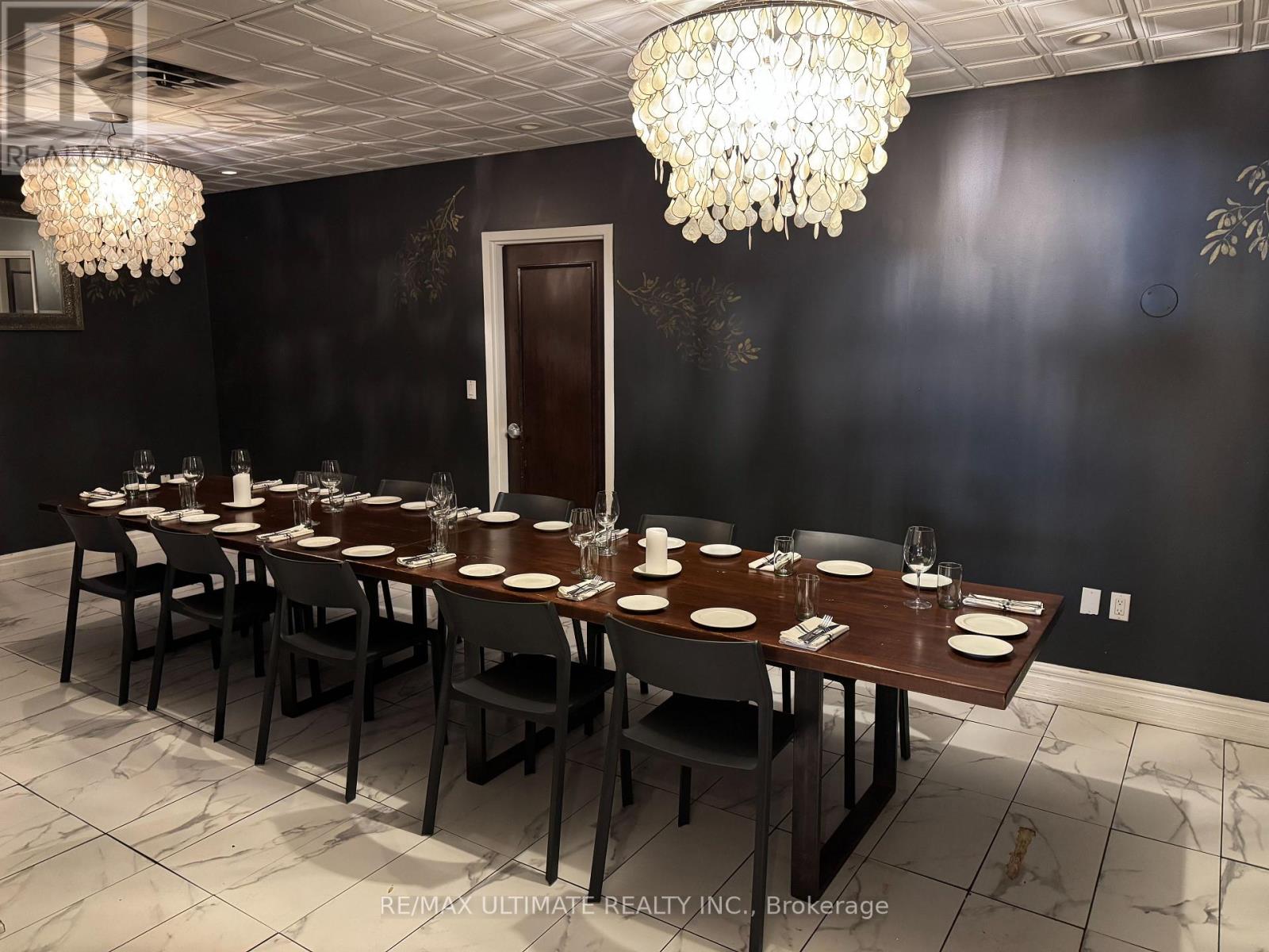 266 Lakeshore Road E, Oakville, Ontario  L6J 1J1 - Photo 9 - W12477956