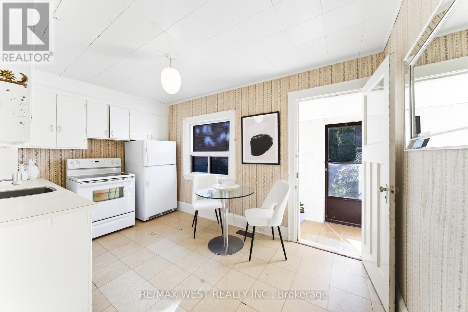 45 Deforest Road, Toronto, Ontario  M6S 1J1 - Photo 8 - W12477977