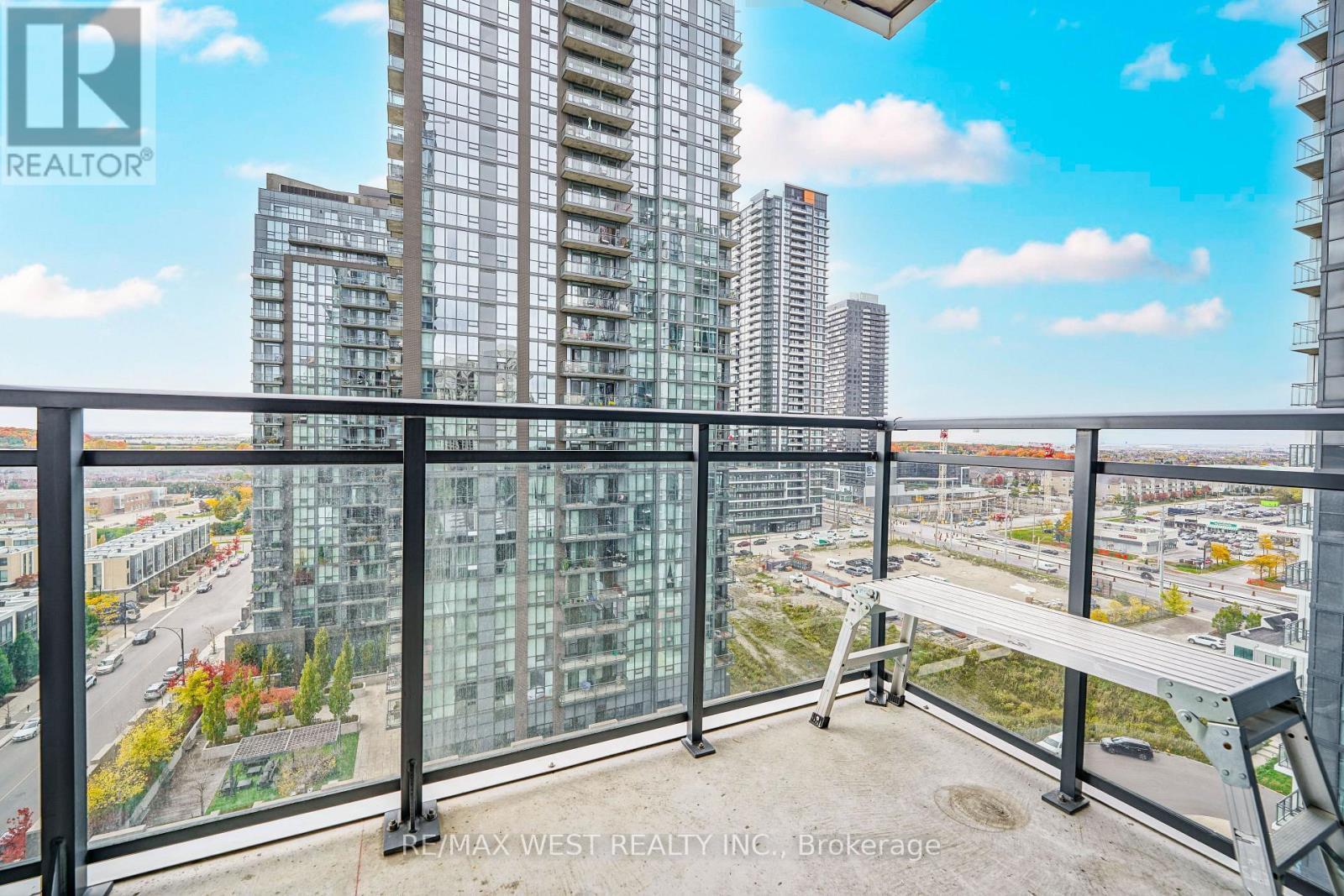 1209 - 75 Eglinton Avenue W, Mississauga, Ontario  L5R 0E5 - Photo 6 - W12477978