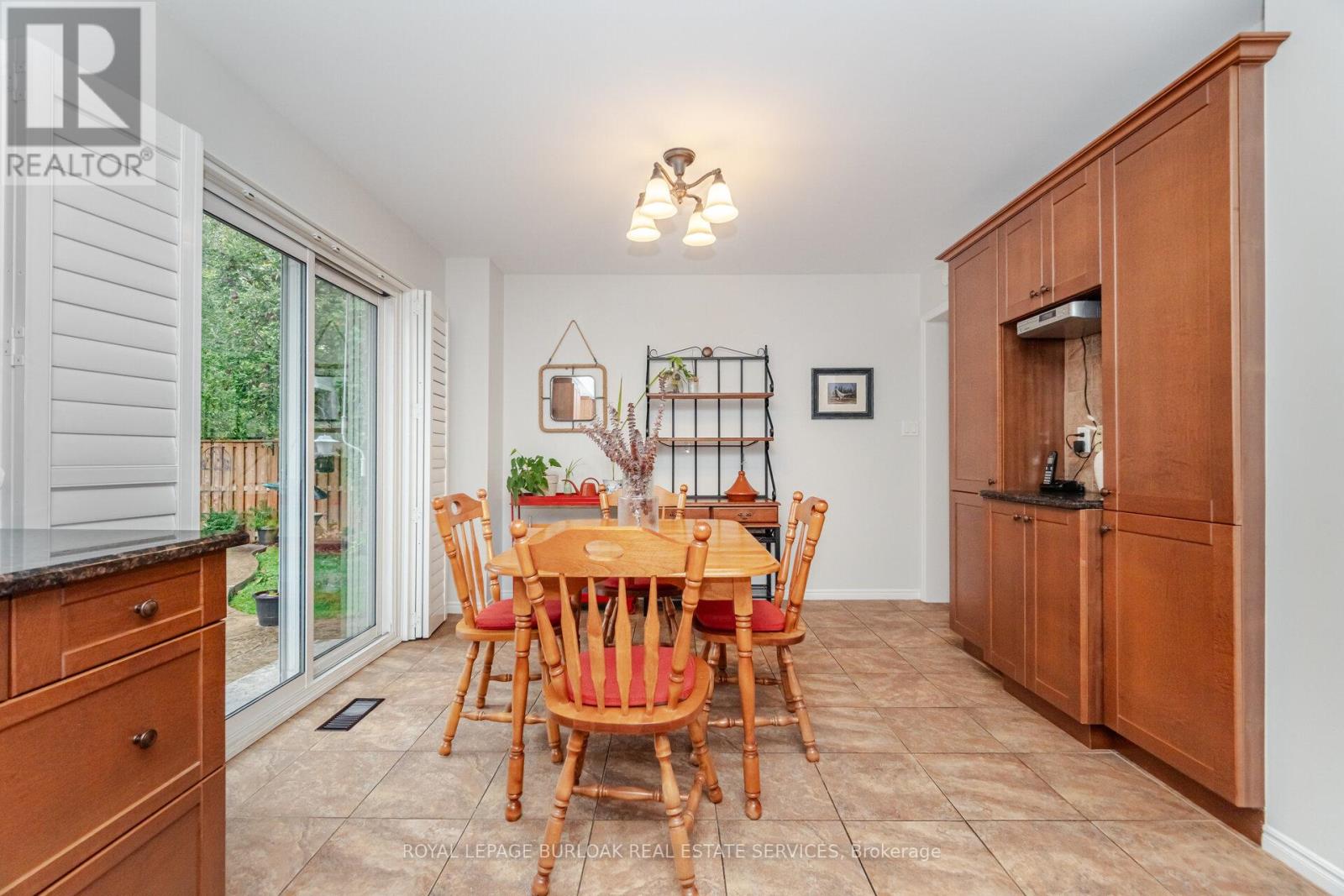1040 Manchester Crescent, Oakville, Ontario  L6M 1G2 - Photo 12 - W12478007