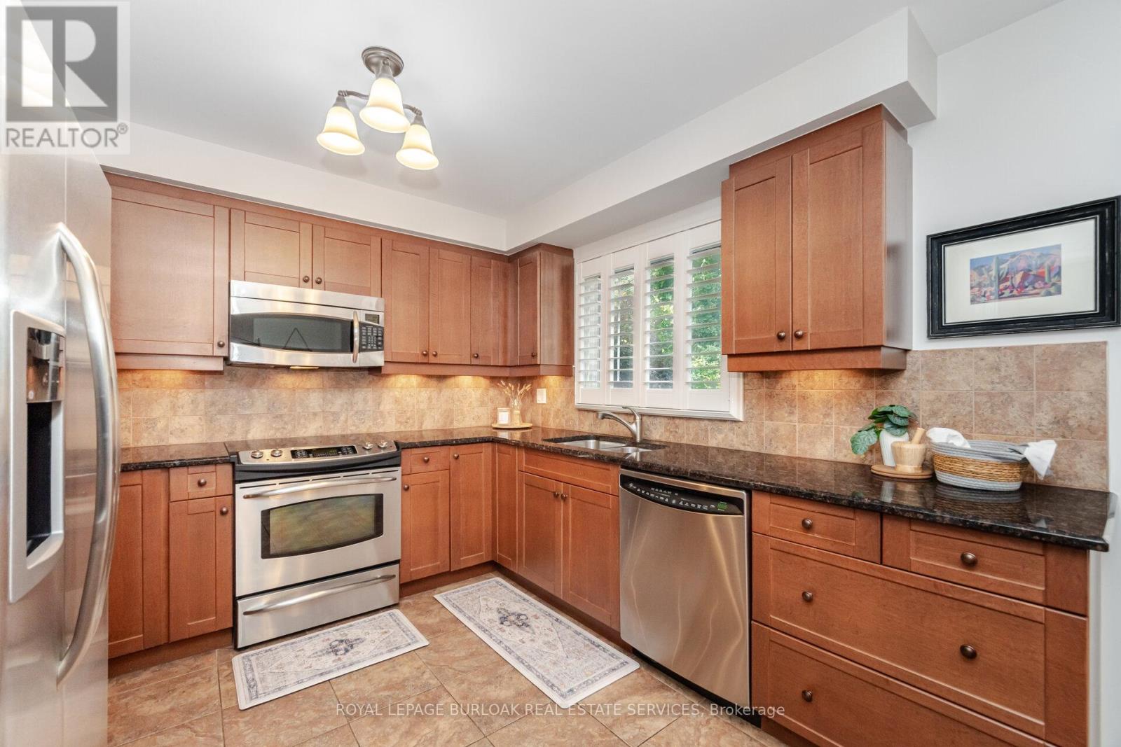 1040 Manchester Crescent, Oakville, Ontario  L6M 1G2 - Photo 13 - W12478007