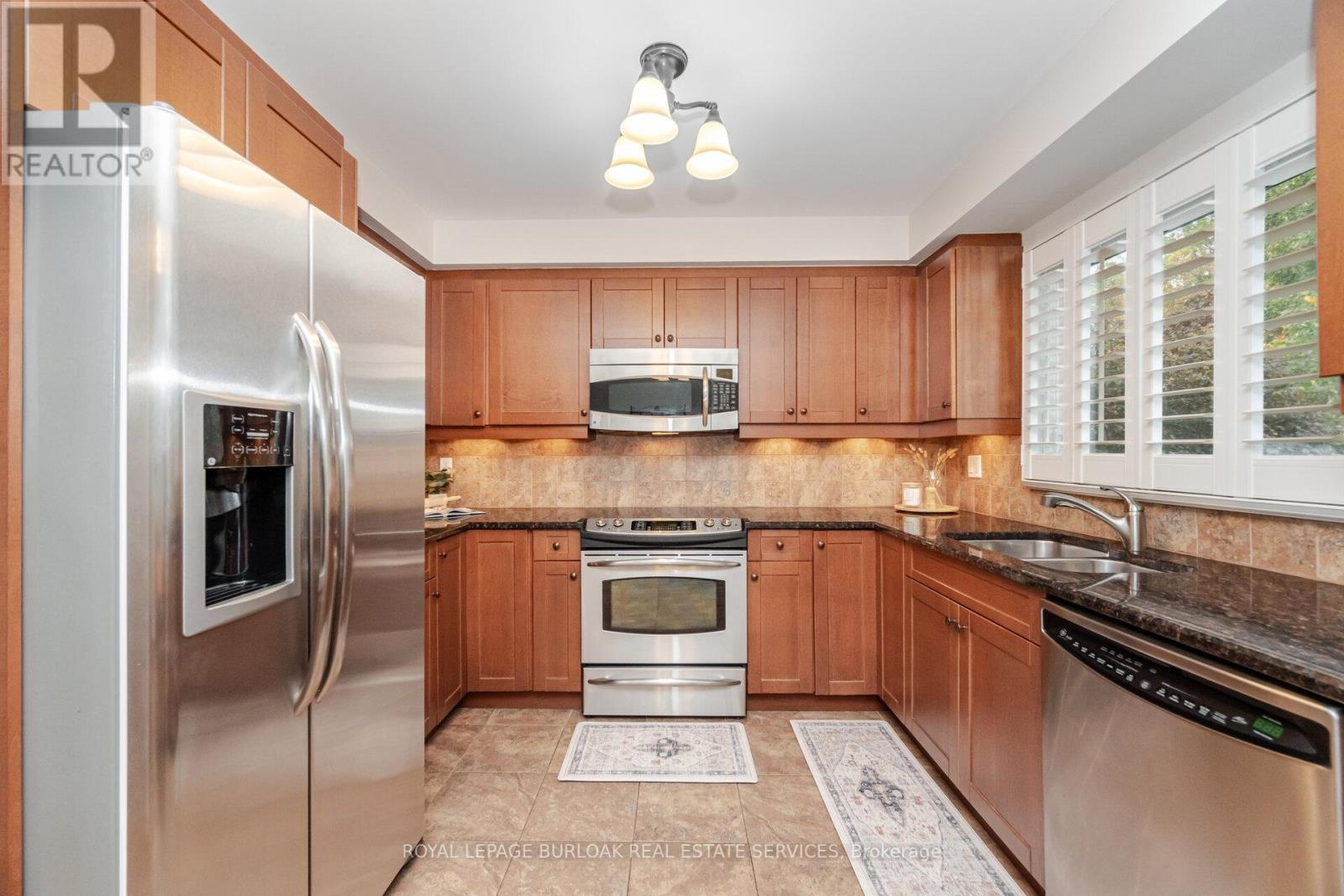 1040 Manchester Crescent, Oakville, Ontario  L6M 1G2 - Photo 14 - W12478007