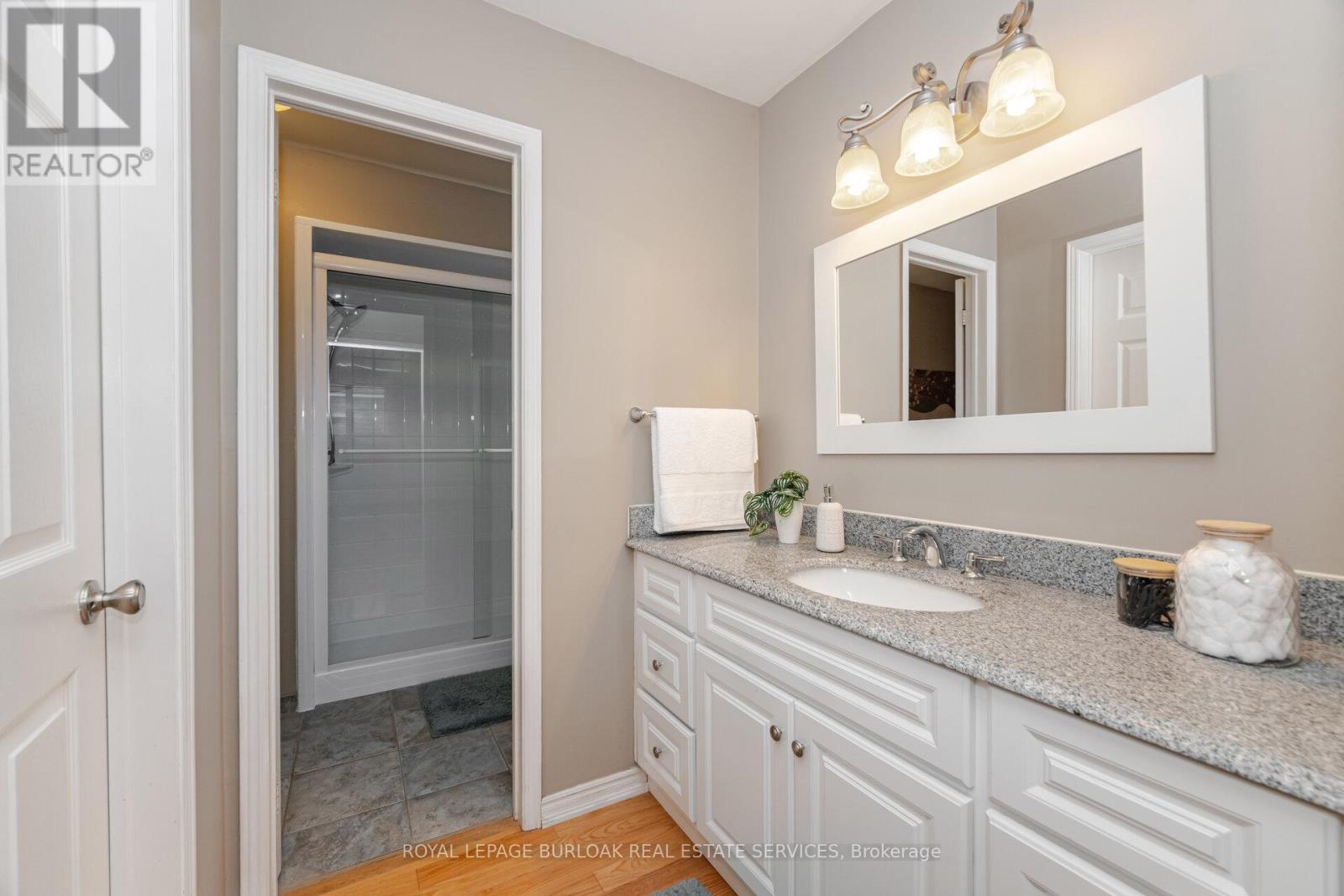 1040 Manchester Crescent, Oakville, Ontario  L6M 1G2 - Photo 26 - W12478007