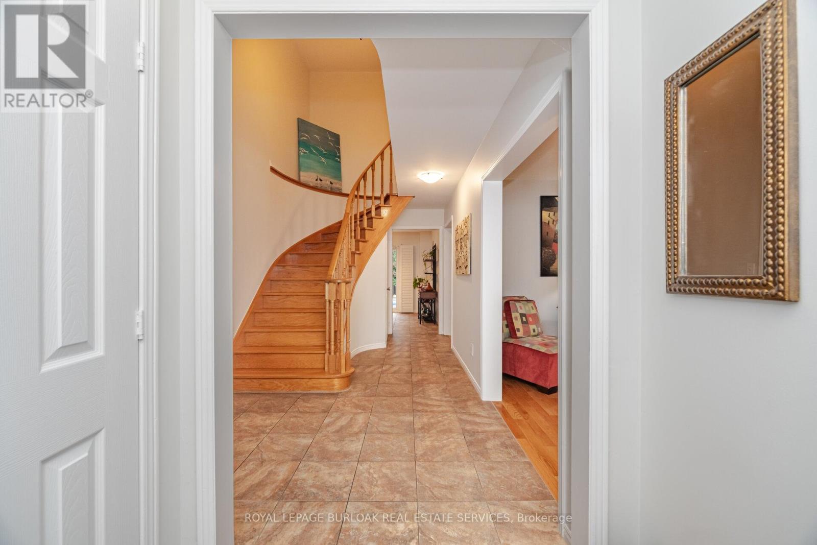 1040 Manchester Crescent, Oakville, Ontario  L6M 1G2 - Photo 4 - W12478007