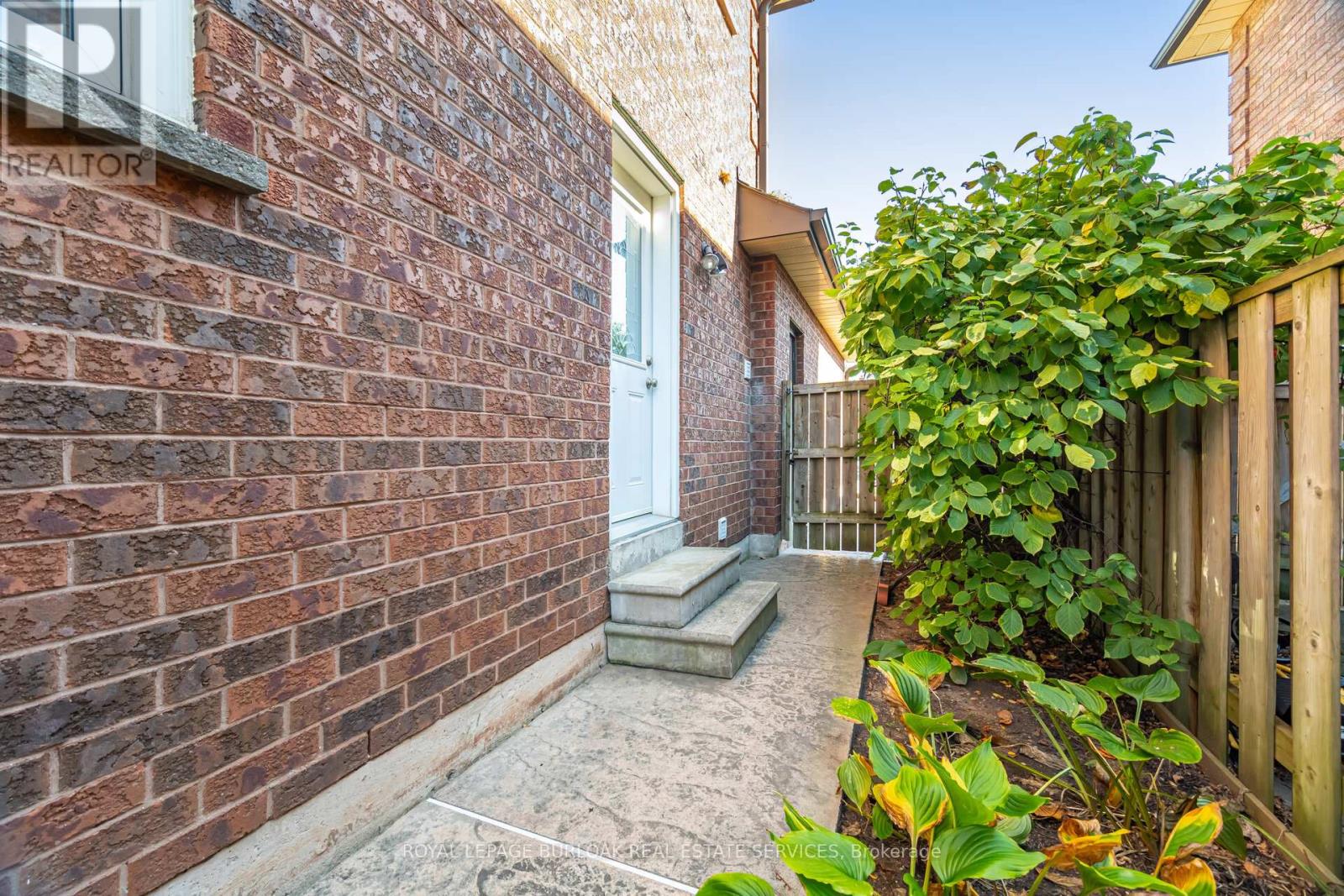 1040 Manchester Crescent, Oakville, Ontario  L6M 1G2 - Photo 50 - W12478007