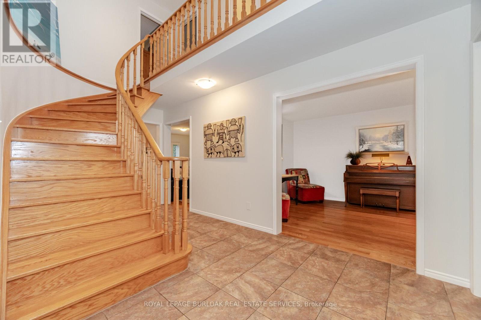 1040 Manchester Crescent, Oakville, Ontario  L6M 1G2 - Photo 6 - W12478007