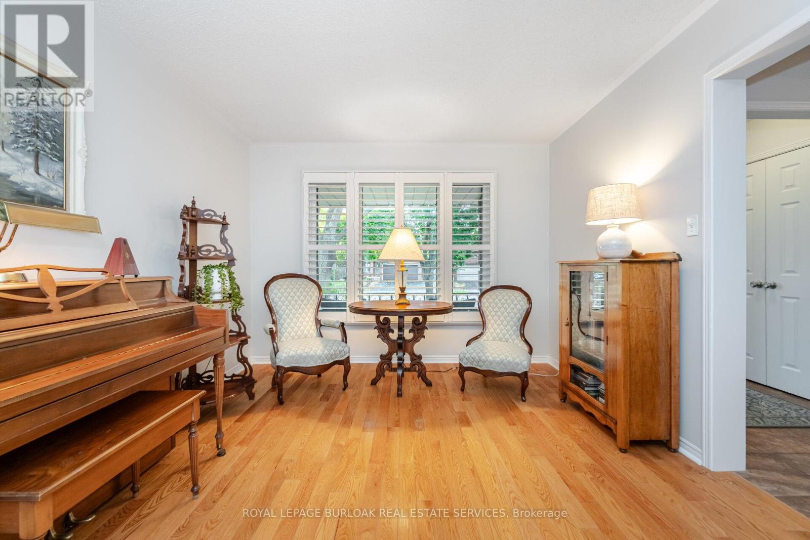 1040 Manchester Crescent, Oakville, Ontario  L6M 1G2 - Photo 8 - W12478007