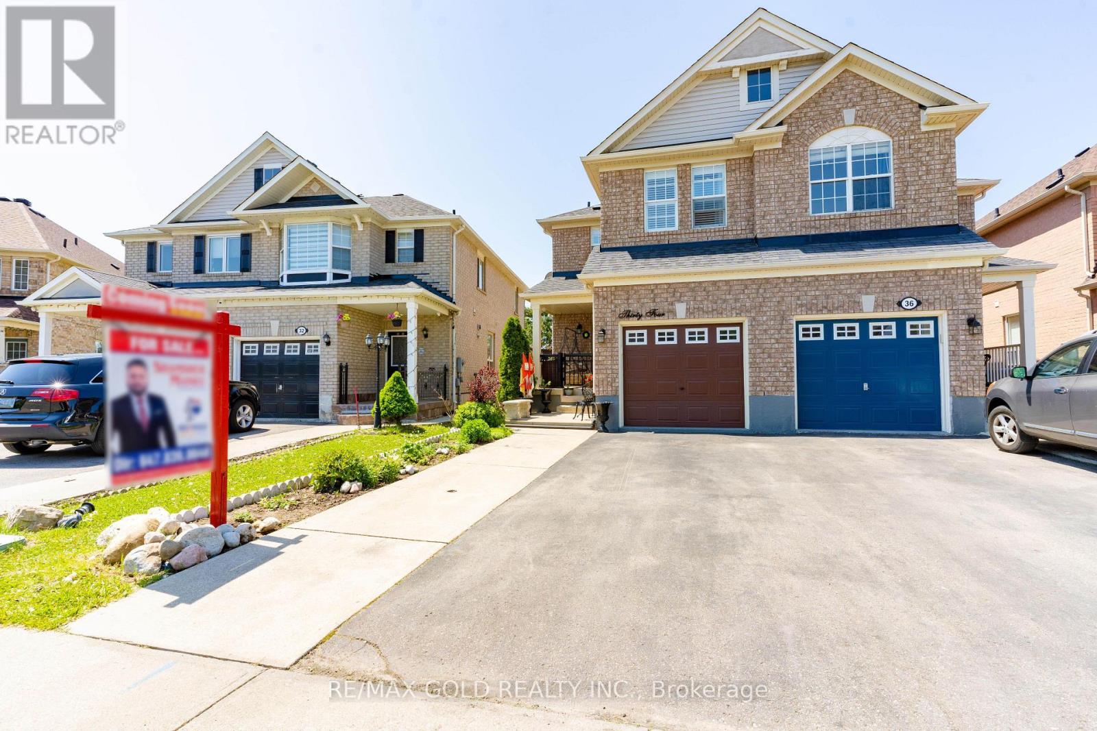 34 JINGLE CRESCENT, Brampton, Ontario